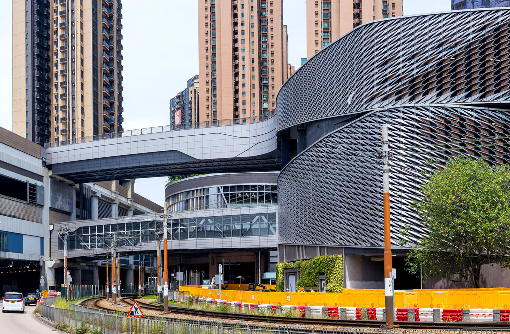 Pioneer that Introduces ‘Rotational Bridge Launching Construction’ in Hong Kong